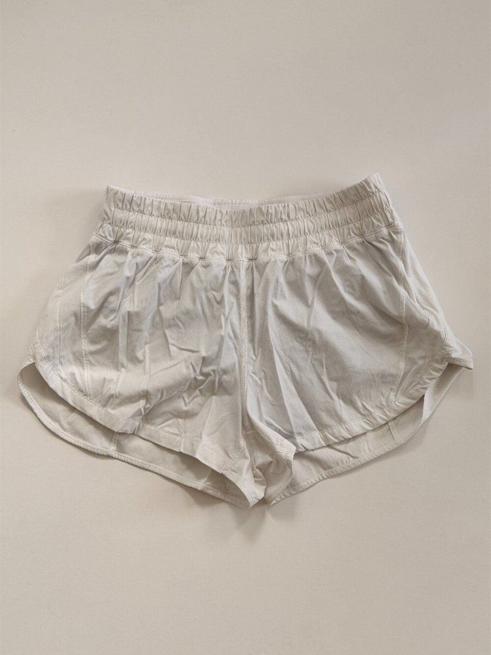 Lululememon White Track That High-Rise Lined Short 3" - Size 10 - Picture 3 of 6